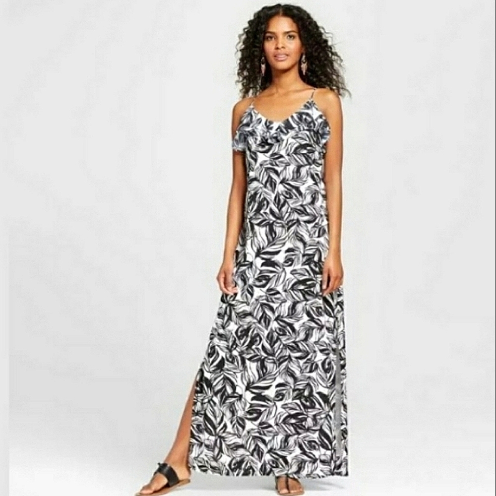 Summer maxi dress with slit, leaf pattern, Black and white. Size Medium